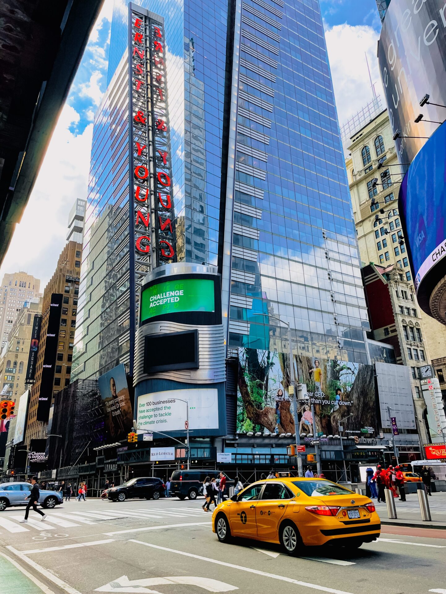 Yellow Cab Taxi NYC, New York travel guide Manhattan